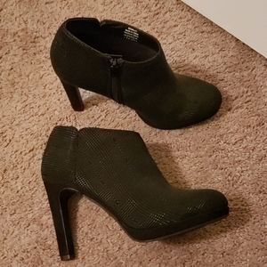 Kelly and Katie Black Stilettos